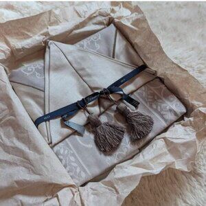 Heritage Table Runner, NIB